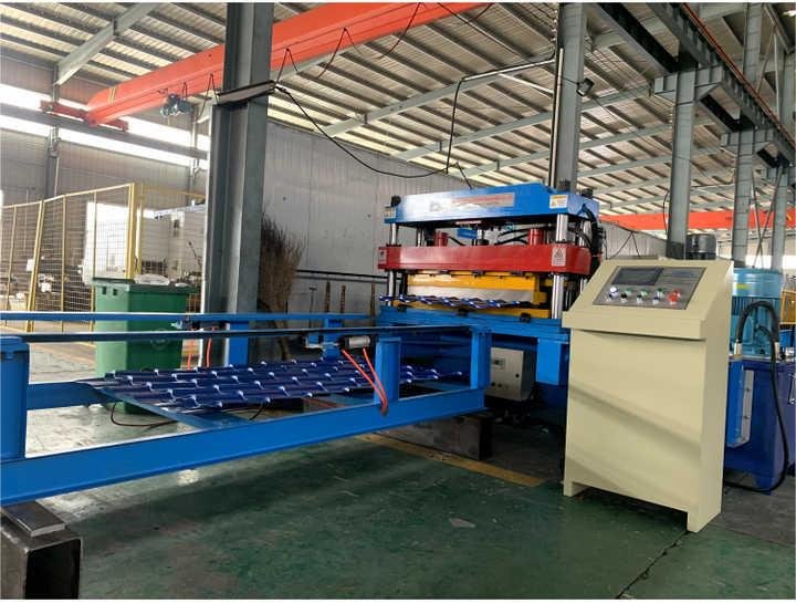 Glazed tile roll forming machine